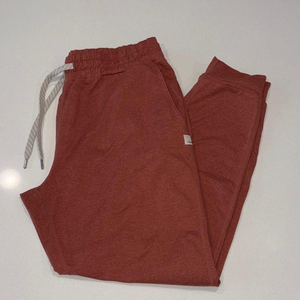 Vuori performance jogger. Size S. EUC. Heathered rust color